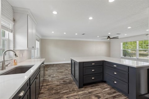House in Seminole, Florida 3 bedrooms, 158.21 sq.m. № 2224659 - photo 12