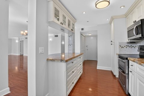 Купить кондоминиум в Бока-Ратон, Флорида 5 комнат, 178м2, № 2262647 - фото 15