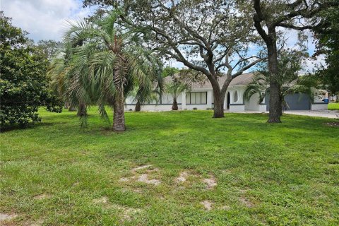House in Spring Hill, Florida 3 bedrooms, 180.97 sq.m. № 1915276 - photo 2