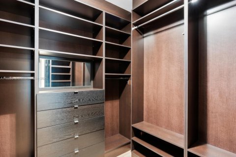 Купить кондоминиум в Холливуд, Флорида 5 спален, 472.5м2, № 1939306 - фото 25