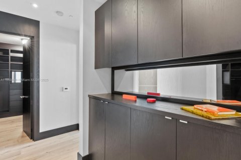 Купить кондоминиум в Холливуд, Флорида 5 спален, 472.5м2, № 1939306 - фото 27