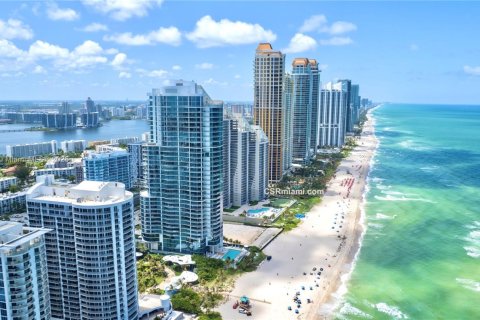 Кондоминиум с 3 спальнями в Санни-Айлс-Бич, Флорида № 1923198