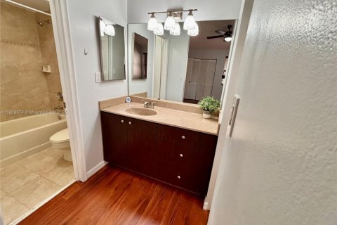 Снять в аренду таунхаус в Майами, Флорида 3 спальни, 138.89м2, № 1964569 - фото 26