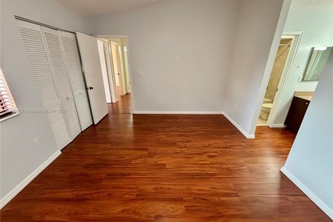 Снять в аренду таунхаус в Майами, Флорида 3 спальни, 138.89м2, № 1964569 - фото 23