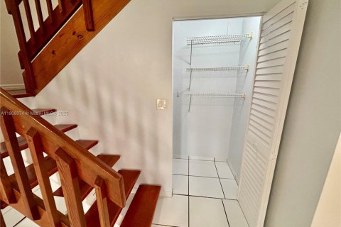 Снять в аренду таунхаус в Майами, Флорида 3 спальни, 138.89м2, № 1964569 - фото 13