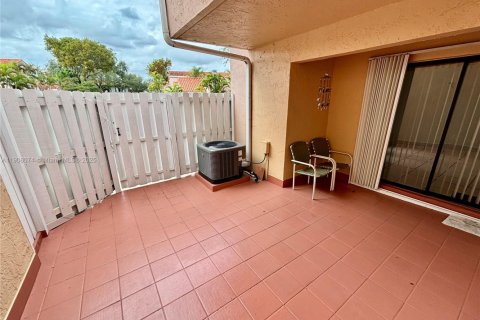 Снять в аренду таунхаус в Майами, Флорида 3 спальни, 138.89м2, № 1964569 - фото 12