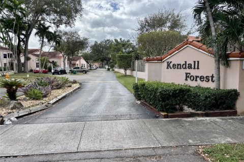 Снять в аренду таунхаус в Майами, Флорида 3 спальни, 138.89м2, № 1964569 - фото 30