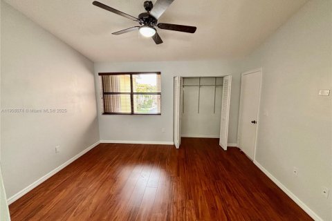 Снять в аренду таунхаус в Майами, Флорида 3 спальни, 138.89м2, № 1964569 - фото 24