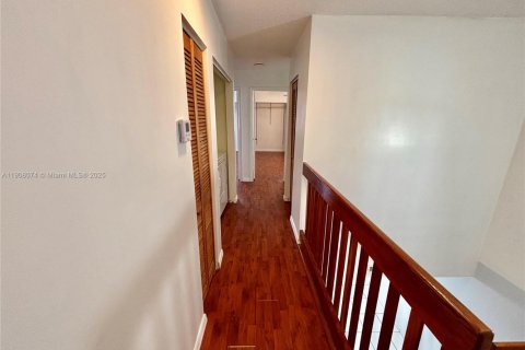 Снять в аренду таунхаус в Майами, Флорида 3 спальни, 138.89м2, № 1964569 - фото 14