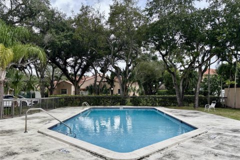 Снять в аренду таунхаус в Майами, Флорида 3 спальни, 138.89м2, № 1964569 - фото 29