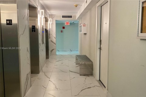 Купить кондоминиум в Халландейл-Бич, Флорида 1 спальня, 89.19м2, № 1867391 - фото 3