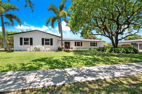 House in Palmetto Bay, Florida 4 bedrooms, 150.69 sq.m. № 2257039