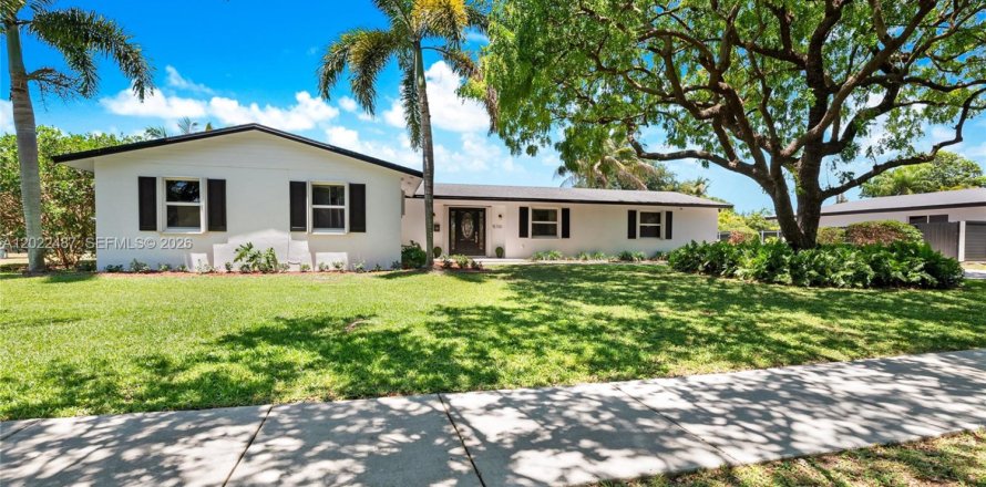 House in Palmetto Bay, Florida 4 bedrooms, 150.69 sq.m. № 2257039