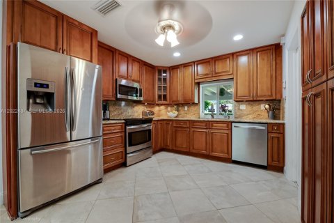 House in Palmetto Bay, Florida 4 bedrooms, 150.69 sq.m. № 2257039 - photo 5