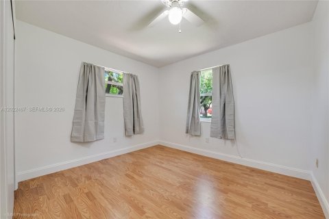 House in Palmetto Bay, Florida 4 bedrooms, 150.69 sq.m. № 2257039 - photo 8
