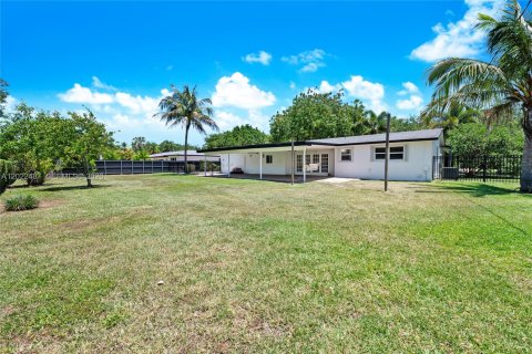 House in Palmetto Bay, Florida 4 bedrooms, 150.69 sq.m. № 2257039 - photo 13