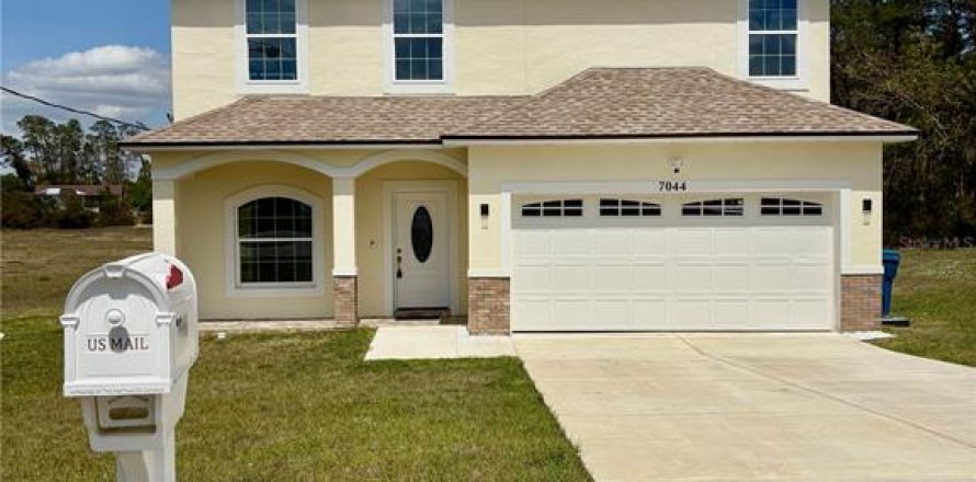 Villa ou maison à Spring Hill, Floride 4 chambres, 212.75 m2 № 1616194