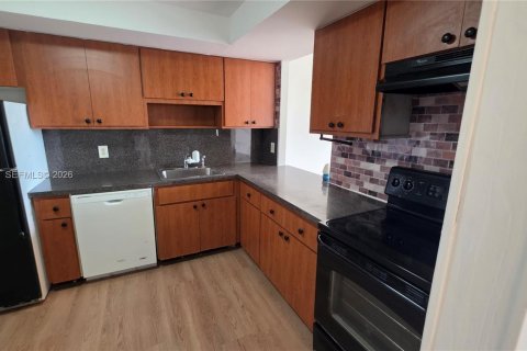 Condo in Miami, Florida, 1 bedroom  № 2076647 - photo 6