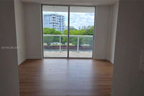 Condo in Miami, Florida, 1 bedroom  № 2076647 - photo 12