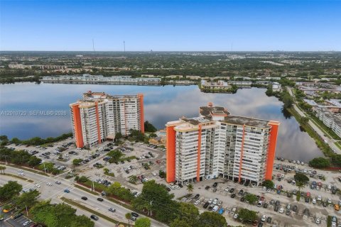 Condo in Miami, Florida, 1 bedroom  № 2076647 - photo 20
