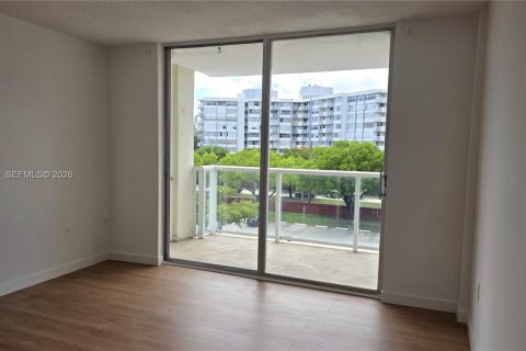 Condo in Miami, Florida, 1 bedroom  № 2076647 - photo 13