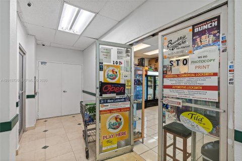 Condo in Miami, Florida, 1 bedroom  № 2076647 - photo 19