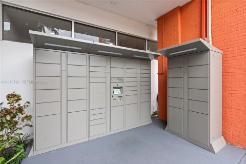 Condo in Miami, Florida, 1 bedroom  № 2076647 - photo 18