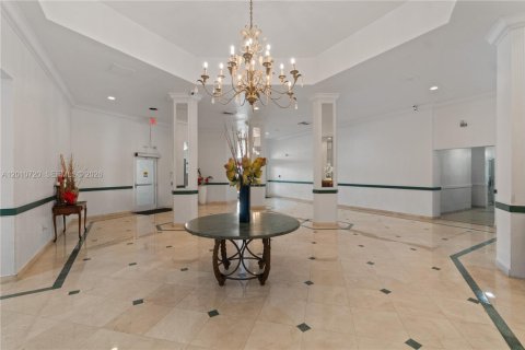 Condo in Miami, Florida, 1 bedroom  № 2076647 - photo 16