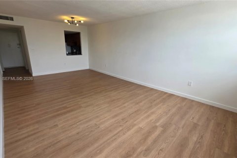 Condo in Miami, Florida, 1 bedroom  № 2076647 - photo 7