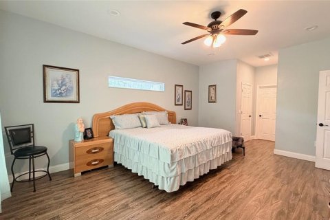 House in Plant City, Florida 5 bedrooms, 283.63 sq.m. № 2166475 - photo 26