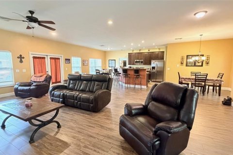 House in Plant City, Florida 5 bedrooms, 283.63 sq.m. № 2166475 - photo 21