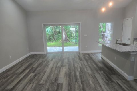 Casa en alquiler en New Smyrna Beach, Florida, 3 dormitorios, 149.76 m2 № 1915574 - foto 5
