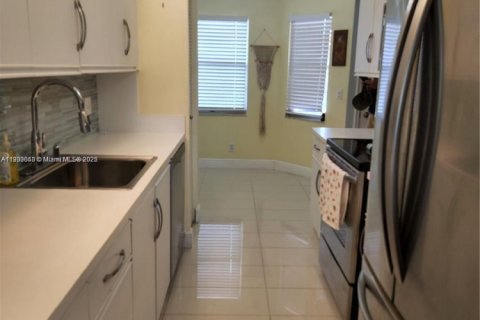 Copropriété à vendre à Pembroke Pines, Floride: 2 chambres, 102.19 m2 № 1954576 - photo 13