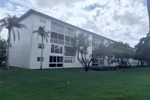 Condo in Pembroke Pines, Florida, 2 bedrooms  № 1954576 - photo 30