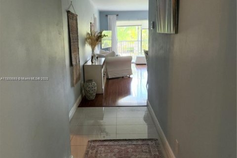 Copropriété à vendre à Pembroke Pines, Floride: 2 chambres, 102.19 m2 № 1954576 - photo 21