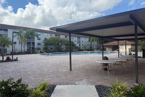 Copropriété à vendre à Pembroke Pines, Floride: 2 chambres, 102.19 m2 № 1954576 - photo 26