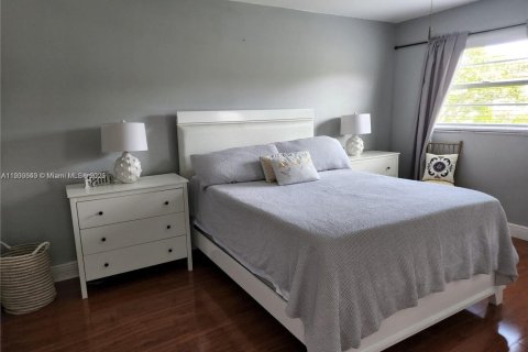 Copropriété à vendre à Pembroke Pines, Floride: 2 chambres, 102.19 m2 № 1954576 - photo 10