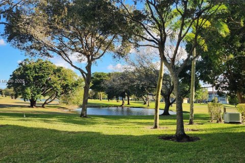 Copropriété à vendre à Pembroke Pines, Floride: 2 chambres, 102.19 m2 № 1954576 - photo 19