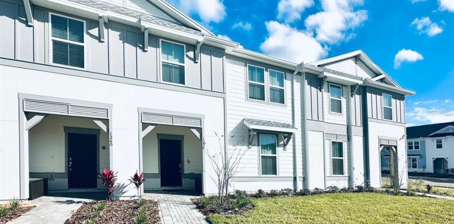 Adosado en Clermont, Florida 5 dormitorios, 210.8 m2 № 2228502