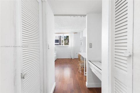 Купить кондоминиум в Майами-Бич, Флорида 1 спальня, 61.5м2, № 1934354 - фото 23