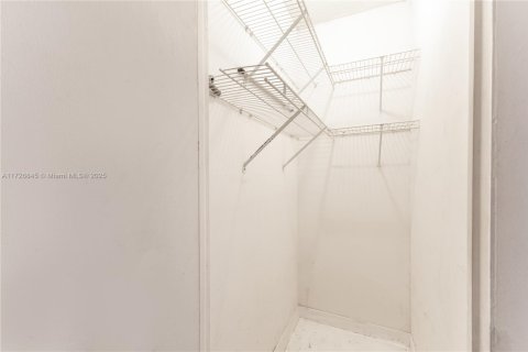 Купить кондоминиум в Майами-Бич, Флорида 1 спальня, 61.5м2, № 1934354 - фото 24