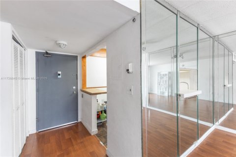 Купить кондоминиум в Майами-Бич, Флорида 1 спальня, 61.5м2, № 1934354 - фото 18