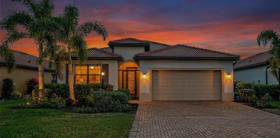 House in Bradenton, Florida 3 bedrooms, 205.96 sq.m. № 2229716