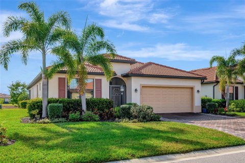 House in Bradenton, Florida 3 bedrooms, 205.96 sq.m. № 2229716 - photo 2
