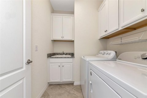 House in Bradenton, Florida 3 bedrooms, 205.96 sq.m. № 2229716 - photo 30