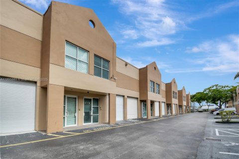 Immobilier commercial à vendre à Miami, Floride № 1950255 - photo 5