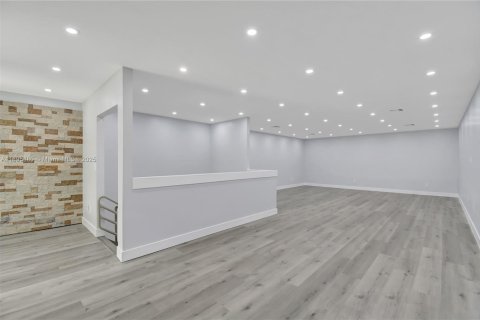 Immobilier commercial à vendre à Miami, Floride № 1950255 - photo 15