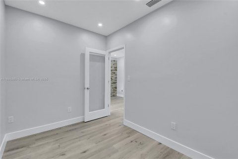 Immobilier commercial à vendre à Miami, Floride № 1950255 - photo 9