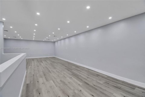 Immobilier commercial à vendre à Miami, Floride № 1950255 - photo 16
