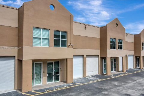 Immobilier commercial à vendre à Miami, Floride № 1950255 - photo 2